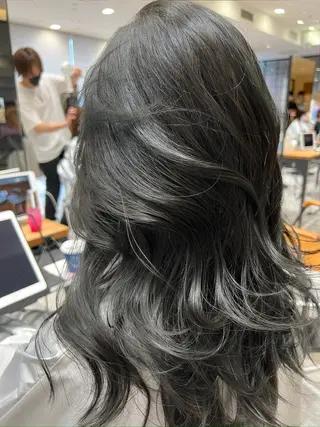 ロング カラー 韓国ヘア🇰🇷／ 艶カラー鈴木萌愛🩶のヘアスタイル