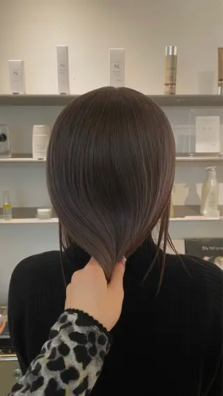 カラー hinata /ハイトーンのヘアスタイル