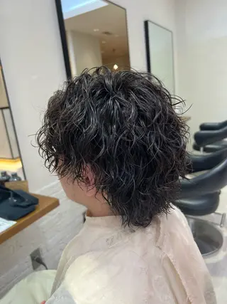 ミディアム メンズパーマ 岩成健志郎のヘアスタイル