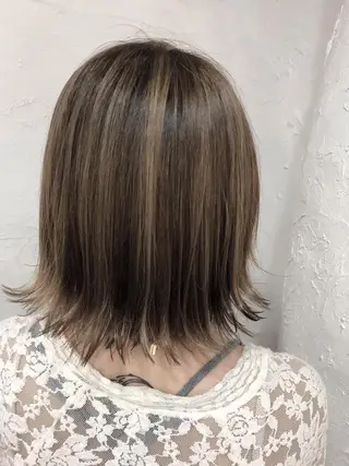 ミディアム カラー 伊藤 優希のヘアスタイル