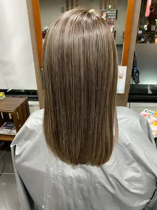 セミロング hair make huit8所属・ハイライト&ブリーチ 💇🏼‍♀MAHOのヘアスタイル