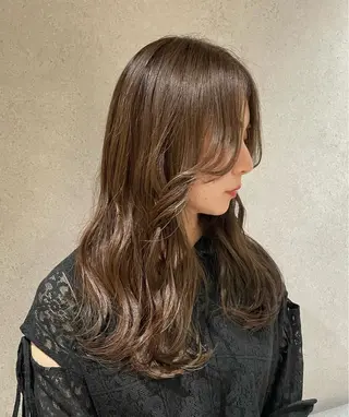 セミロング La fith hair clan(ラフィスヘアークラン) 広島本通店所属・レイヤーカット/透明 感カラー✴︎キミカのヘアスタイル