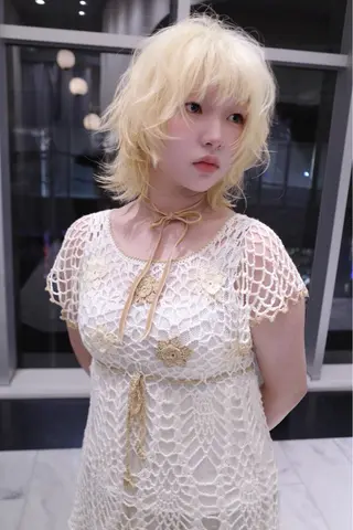 ショート カラー SALOWIN所属・ブリーチ✨ ボブ🪢レイヤーのヘアスタイル