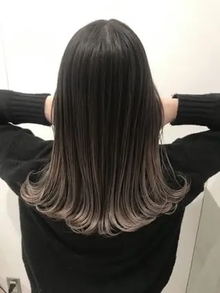 ミディアム カラー 余崎 優花のヘアスタイル