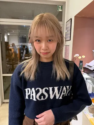 セミロング カラー 南部 綾音のヘアスタイル
