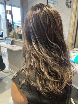 ロング ハイトーン ／ レイヤー/吉田陸斗のヘアスタイル