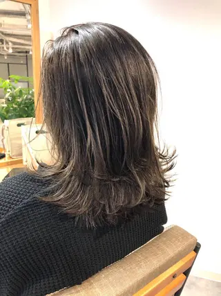 ミディアム MIA スタイリストのヘアスタイル