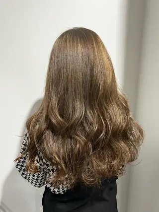 ロング カラー 新井 友菜のヘアスタイル