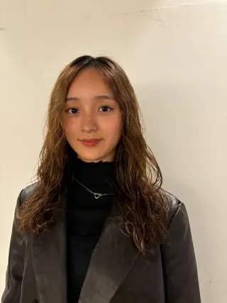 ロング ウシロダ メグミのヘアスタイル