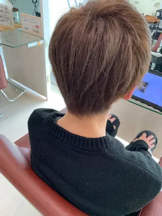 カラー Dali 若松　朋美のヘアスタイル