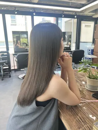 セミロング MEGRI 三軒茶屋【メグリ】のヘアスタイル