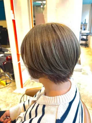 ショート カラー うしだ かおるのヘアスタイル