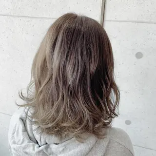 ミディアム カラー 福森 みずきのヘアスタイル