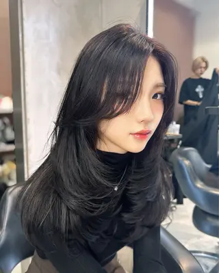 セミロング カラー 韓国レイヤー 似合わせカラーのヘアスタイル