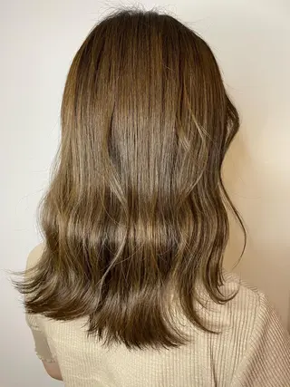 ミディアム カラー ash  takasaki所属・大塚 友茉のヘアスタイル