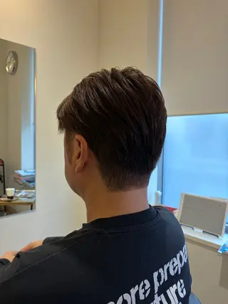 カラー メンズ 荒井 茉凜のヘアスタイル