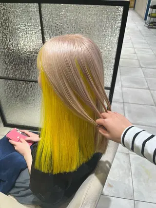 ロング カラー 吉原葵/ハイトーン /インナーカラーのヘアスタイル