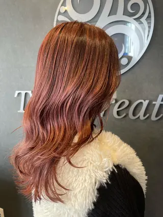 セミロング ハイトーン ／ レイヤー/吉田陸斗のヘアスタイル