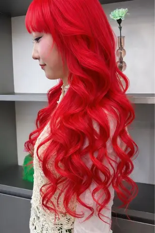 ミディアム パーマ ヘアアレンジ 🎨ハイトーン/ 切りっぱなし みつきのヘアスタイル