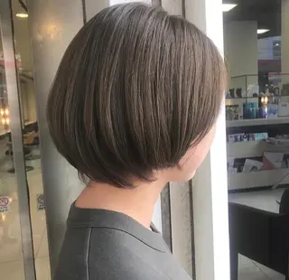 ショート カラー 滝本 里実のヘアスタイル