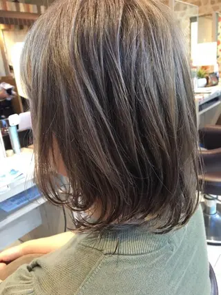 セミロング カラー EARTH/A東川 優美のヘアスタイル