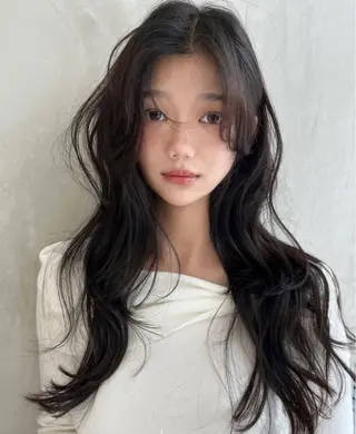 ロング salowin 原宿 aroa所属・韓国／ハッシュカット ／透明感カラー／金野のヘアスタイル