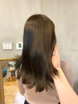 セミロング カラー mana/ブリーチ なし/ベージュ/暖色のヘアスタイル