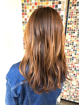 ロング 岩谷 愛依のヘアスタイル