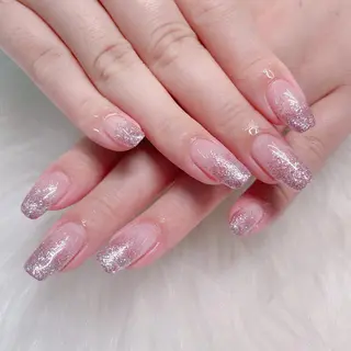 ネイル Go  Today シェアサロン 新宿Gratia店所属・杉山 栞のネイルデザイン