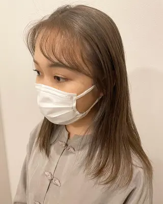 ミディアム カラー 🩰オリーブ/ ベージュ松本咲花🩰のヘアスタイル