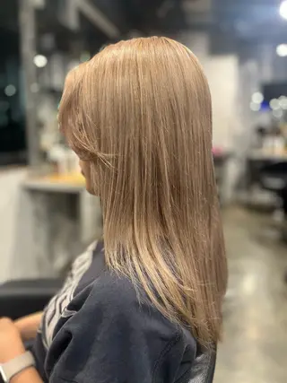 ロング カラー ハイトーンカラー 🦄レイヤーカットのヘアスタイル