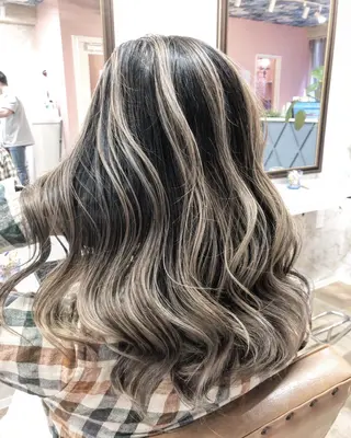 セミロング REVE所属・TAKU 美容師のヘアスタイル