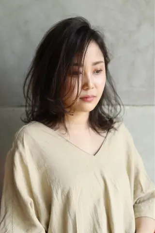 ミディアム さの あやねのヘアスタイル