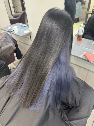 ミディアム カラー 赤みなしオリーブ ハイトーン×レイヤーのヘアスタイル