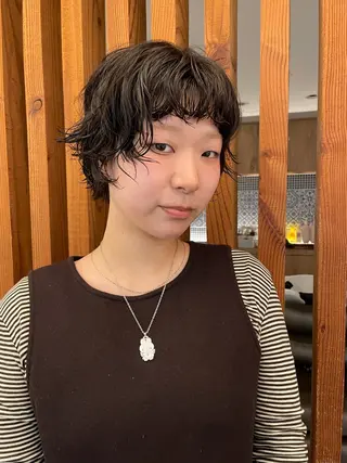 ショート パーマ リカ/ハイトーン ・オリーブ🍀のヘアスタイル