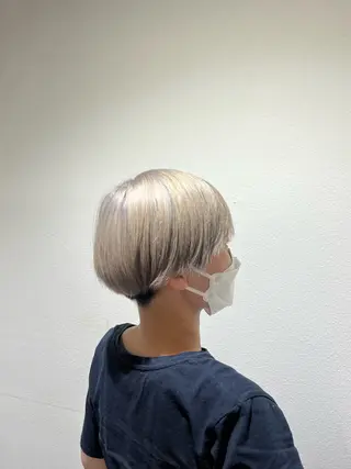 ショート カラー アオバ サキのヘアスタイル