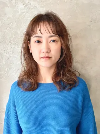ミディアム カラー 岡田 恭明のヘアスタイル