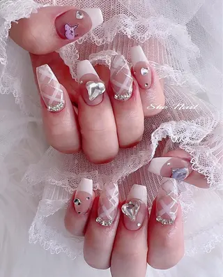 ネイル She   Nail所属・ISA_ BELLAのネイルデザイン