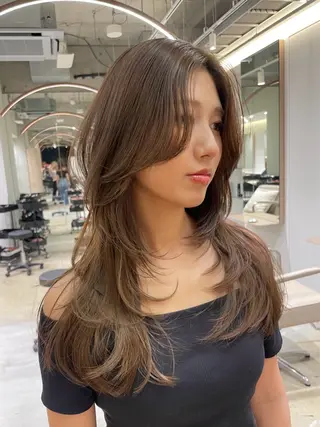 ロング カラー レイヤーカット💖 Kaedeのヘアスタイル