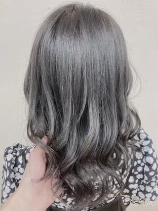 セミロング カラー 🪄池袋ハイトーン 🪄ブリーチカラーのヘアスタイル