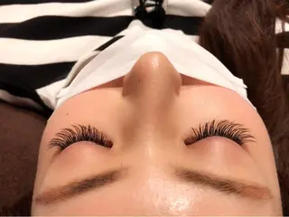 マツエク・マツパ 磧本 祐里恵のヘアスタイル