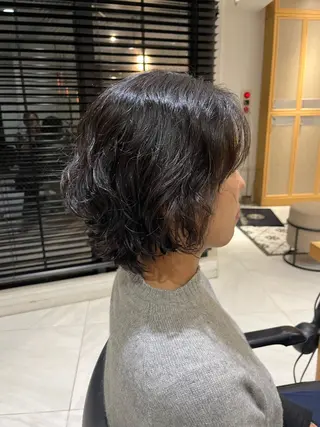 ショート パーマ ナミ🩶暗髪/暖色 ❤️/透明感/縮毛のヘアスタイル