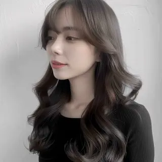 ロング カラー 岡田 佳子のヘアスタイル