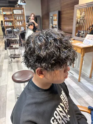 パーマ 岡本樹一 🍁のヘアスタイル