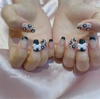 ネイル 𝘙𝘪𝘰𝘯𝘢 ...🕯🤍のネイルデザイン