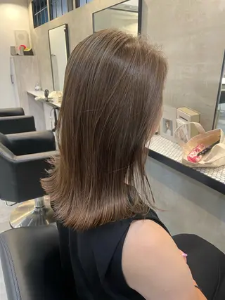 セミロング カラー 渋谷 留菜のヘアスタイル