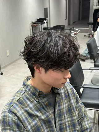 ショート カラー パーマ メンズ 【シャドウパーマ センターパート】義心のヘアスタイル