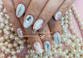ミディアム R NAILSALONのネイルデザイン
