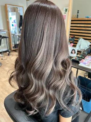 カラー 早川 真幸のヘアスタイル