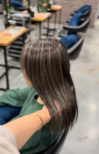 セミロング カラー 一刀 厚太のヘアスタイル